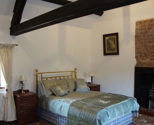 jacobean-cottage-bedroom2 self catering breaks North England