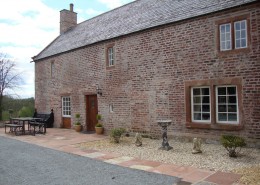 jacobean-cottage-exterior self catering breaks northern England