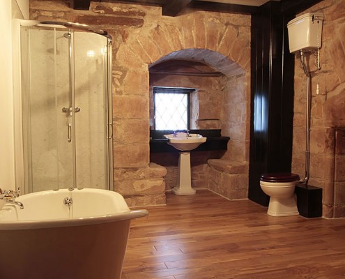 tower-master-bedroom-ensuite luxury self catering accommodation in the Borders